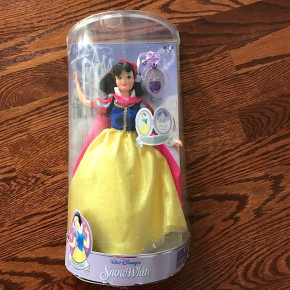 DISNEY PARKS Other - DISNEY PARKS PRINCESS SNOW WHITE DOLL COLLECTION 12'' doll Box is Damage NEW VHF